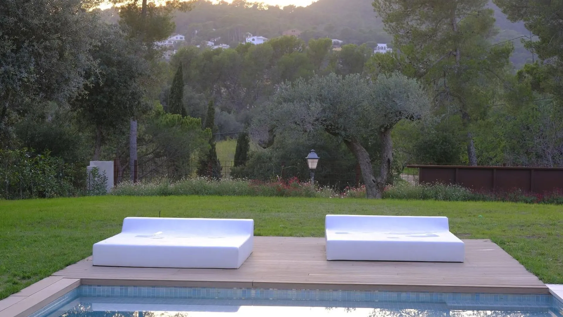 Villa Sa Llum Vall-Llobrega 0*,